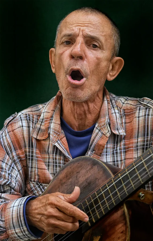 CUBAN_GUITAR_MAN_2