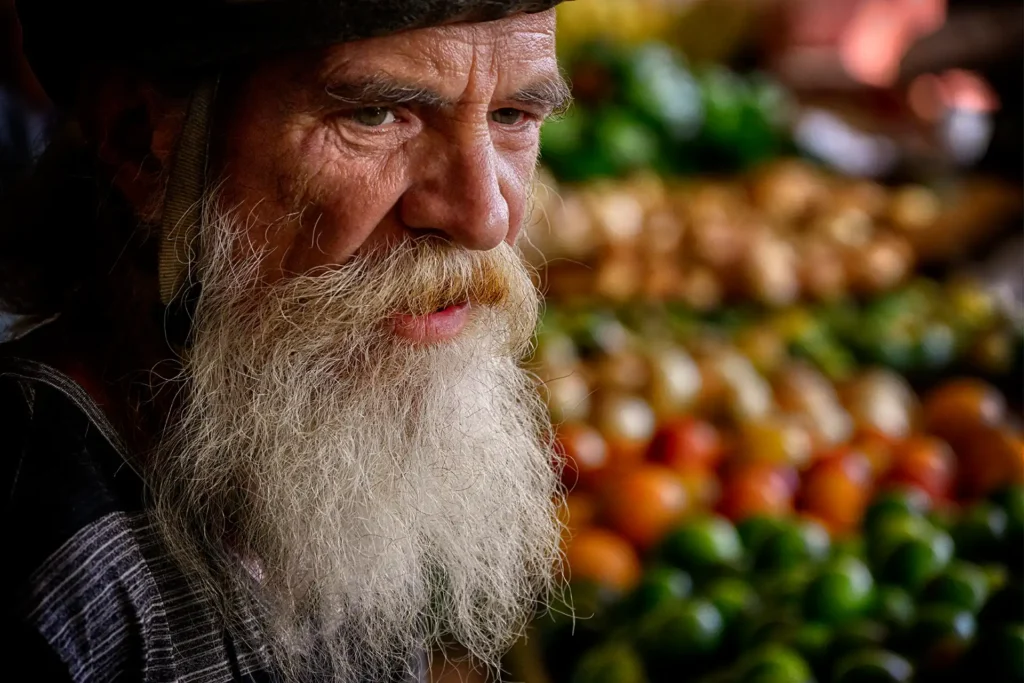 CUBAN_BEARDED_MAN_PRODUCE_STAND
