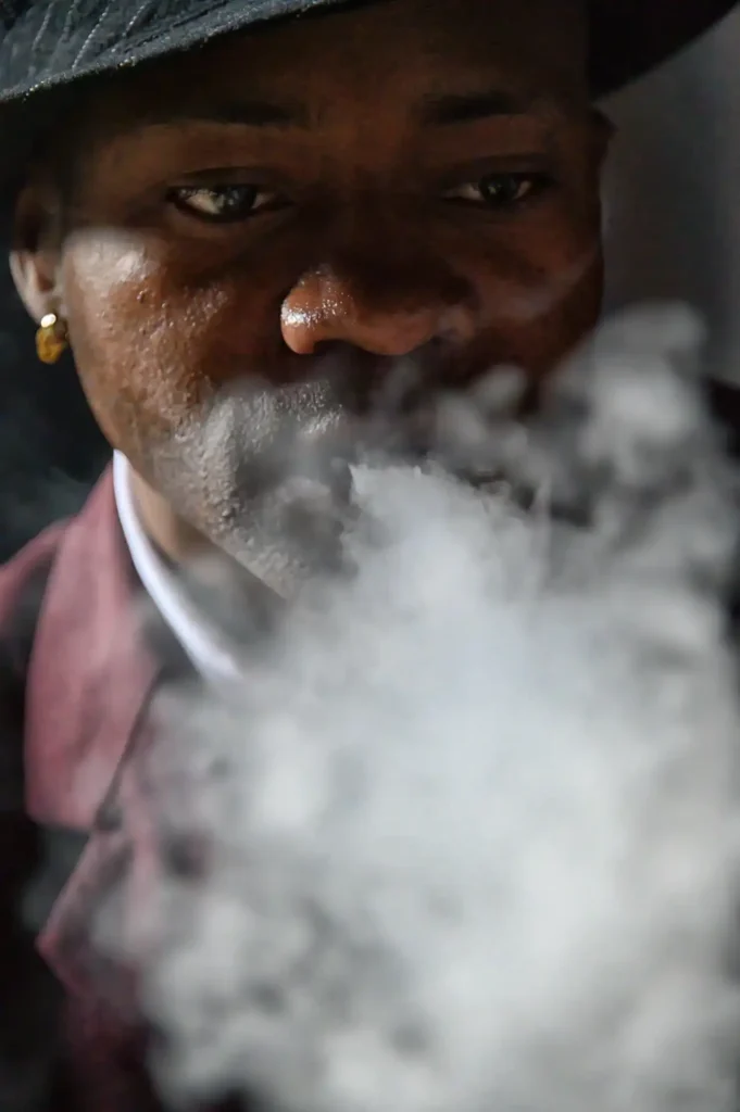 CUBAN_MUSICIAN_SMOKE