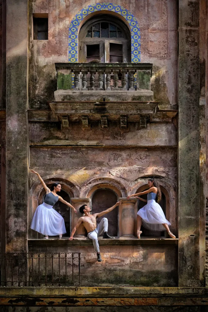 THREE_CUBAN_BALLET_DANCERS_OLD_THEATER